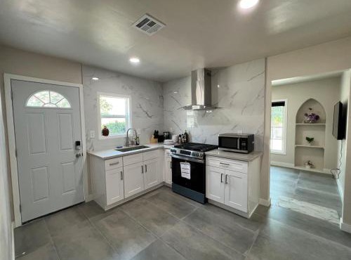 Fully remoded 1B1B Home in baldwin Park3369A