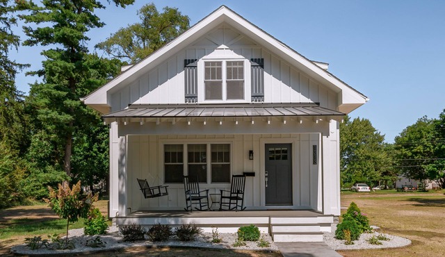 Fully remodeled 5 star 4 bedroom cottage. Short walk to Notre Dame & Eddy Street