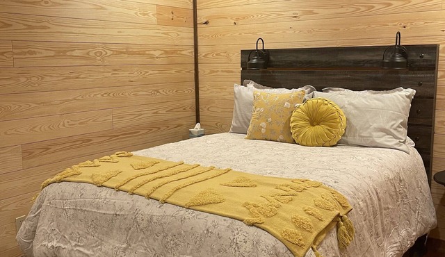 Fully remodeled cabin minutes from Walls of Jericho, Circle E, The Glass House