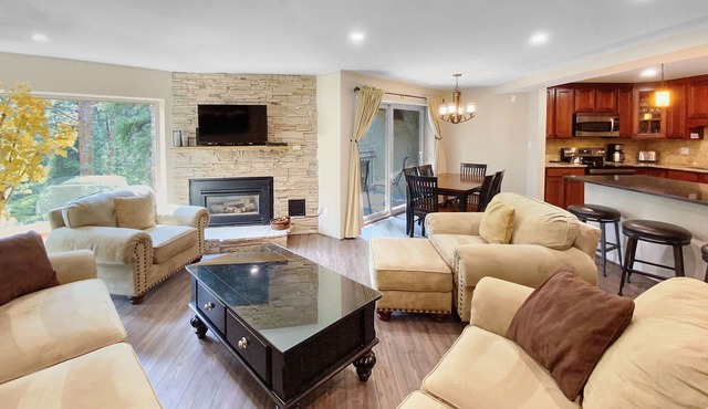 Fully Remodeled, Close To Lifts, Outdoor Pool/Hot Tubs - 2 BR- Powderhorn Condo