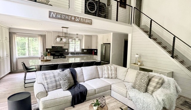 Fully remodeled cottage on private wooded setting, minutes from golf and skiing!