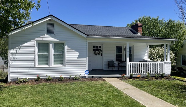 Fully remodeled cottage within 15 minutes of everything!