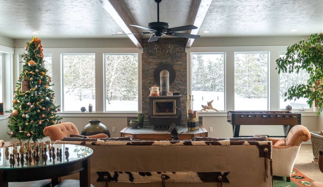 Fully remodeled historic Gem - Lodge sleeps 18 Oasis sleeps 22