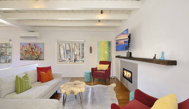 Fully remodeled home in the heart of Historic Santa Fe - AC - Easy stroll to All