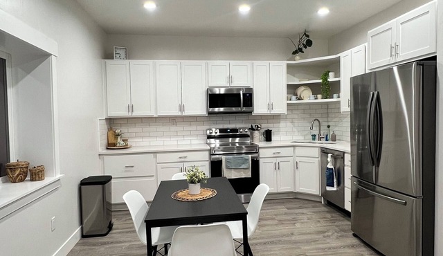 Fully remodeled house for 6 guests in the heart of Midvale