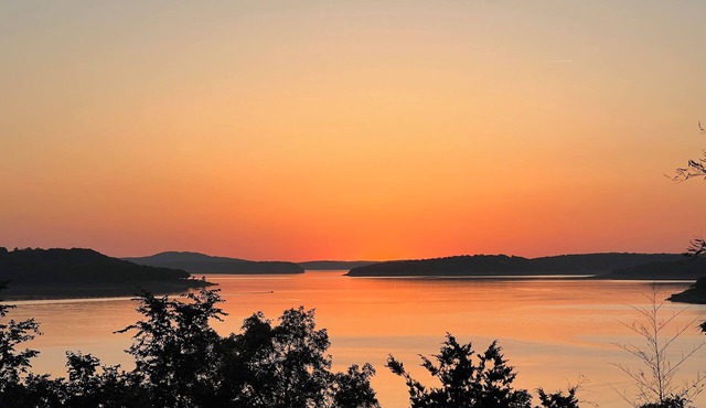 Fully remodeled lake house with gorgeous views of Bull Shoals Lake!