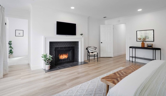 Fully Remodeled Luxury Home - Clear Mountain Views