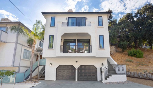 Fully Remodeled Luxury Home - Clear Mountain Views