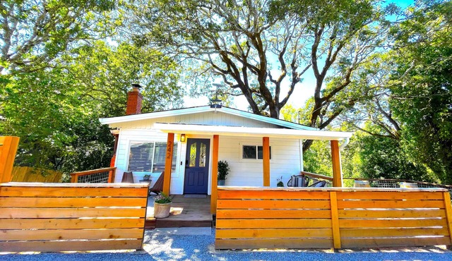 Fully Remodeled Private Wine Country Bungalow! Sunny Treetop Views, Luxury Beds