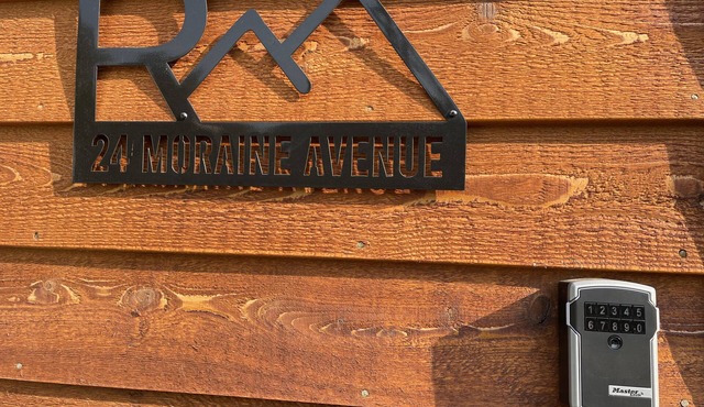 Fully Remodeled Story Cabin minutes from mountain trails!