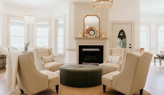 Fully remodeled Victorian home near Charlotte. Great for family gatherings.
