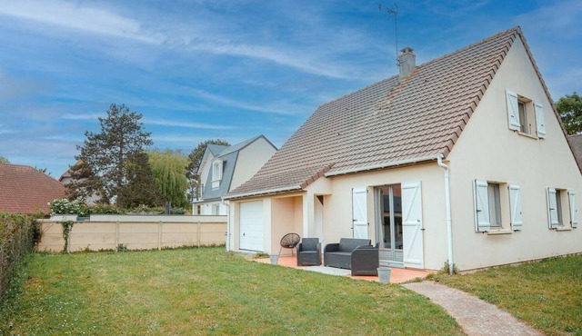 Fully renovated family home with garden, 5 minutes' walk from the beach