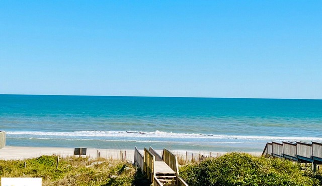 Fully Renovated Oceanfront - Private Beach Access - Sleeps 8 - Dog Friendly