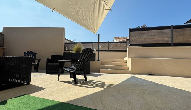 Fully renovated 80m2 3-bedroom house 1.5km from Les Conches beach.