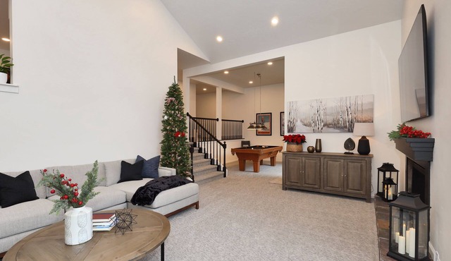 Fully renovated 4bd, 3.5 bath, sleeps 11 Condo (new hot tub, near 4 ski resorts)