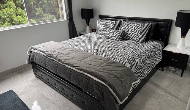 Fully Renovated 2-bedroom apartment in Brighton-Le-Sands, 2 mins from the Beach