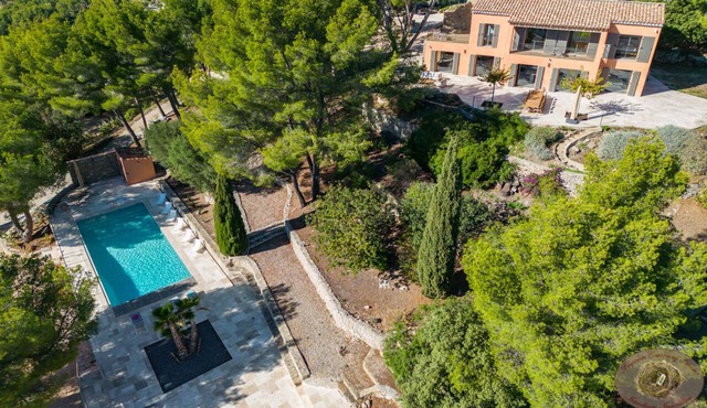 Fully renovated farmhouse with swimming pool and 180° sea view
