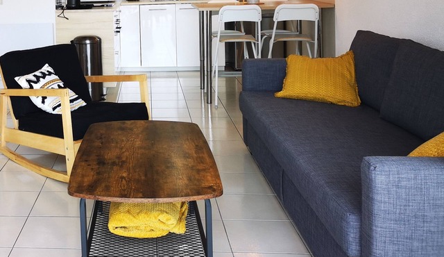 Fully renovated, modern and elegant T2 Fully equipped Quiet location Free parking