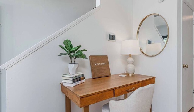 Fully renovated unit beside interstate & hospital!