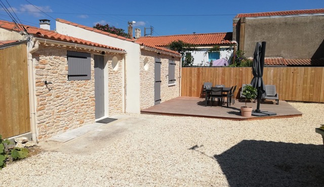 Fully renovated 100m2 fisherman's cottage 200m from the port of La Cotinière