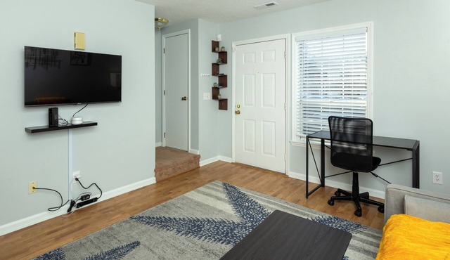Fully Renovated 2 bdrm/2.5ba near UNC & Weaver St!