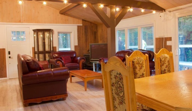 Fully Renovated 2 Bedroom Cottage with Creek view