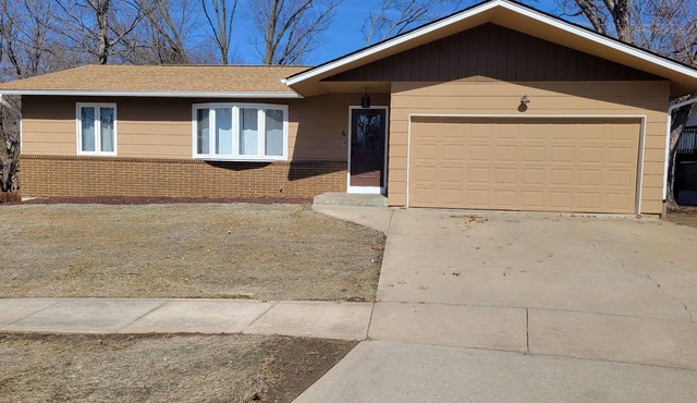 Fully renovated 3-bedroom house in Iowa City. Walking distance to Kinnick & UIHC