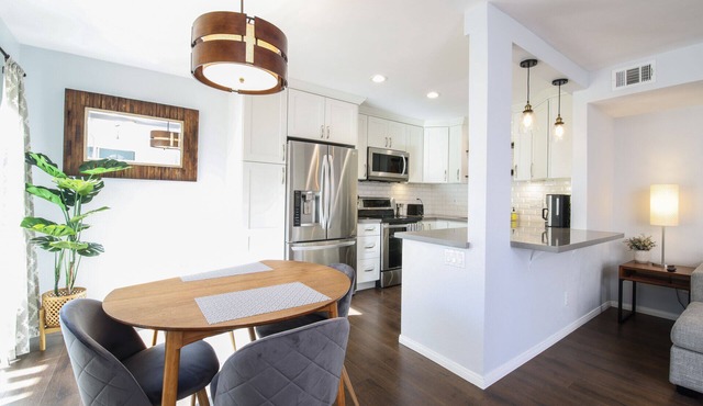 Fully Renovated 3-Story Townhome - 93 Walk Score