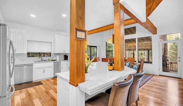 Fully Renovated 3BD at Yosemite's South Gate