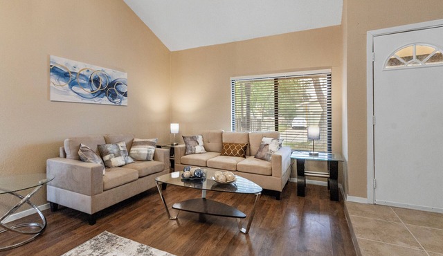 Fully renovated 4 bed house 1.5 mile to vibrant Westheimer with new appliances