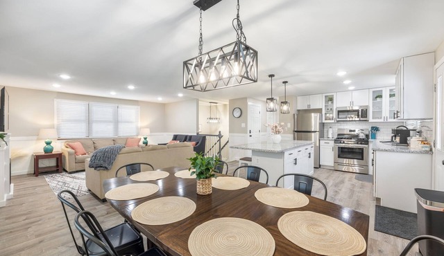 Fully Renovated 4 BR/2BA House. Great location! Close to restaurants and parks.