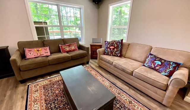 Fully renovated 4 season cottage on pristine lake