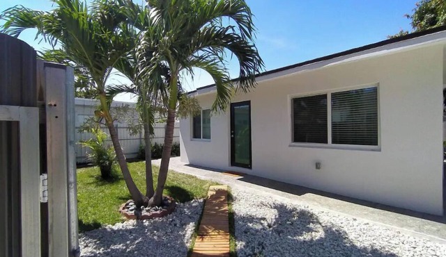 Fully renovated and 5 min away from Miami Airport