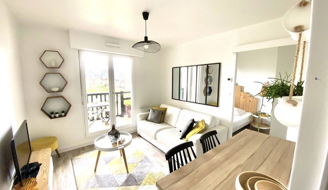 Fully renovated apartment with direct sea access (100m) 2nd floor elevator