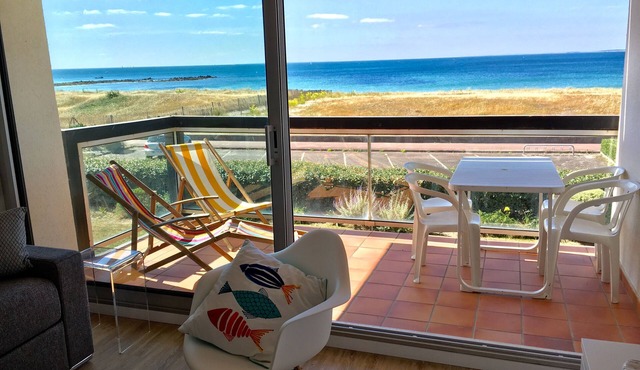 Fully renovated apartment, seafront, comfort, design, sleeps 4.