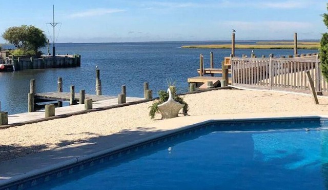 Fully renovated Bay front/lagoon front property w/heated pool. Close to beach.