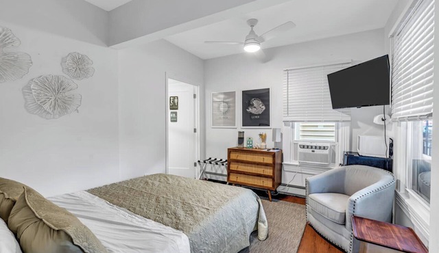 Fully Renovated Beach Queen Suite #2