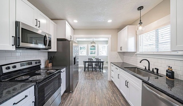 Fully Renovated Cottage Close to Yellowstone & Rexburg, just off the highway!