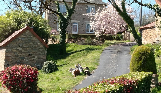 Fully Renovated Cottage in Basse Corrèze, Sleeps 8, Quiet and Scenic