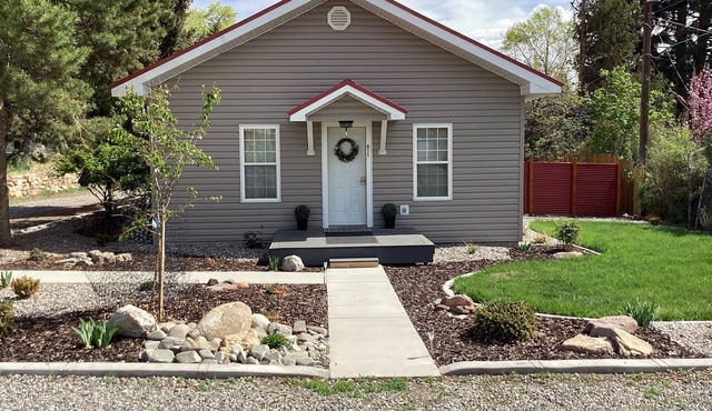 Fully renovated cozy home in the heart of Salmon! No cleaning fees!