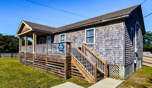 Fully-renovated, dog-friendly home near the beach with fast WiFi, washer/dryer