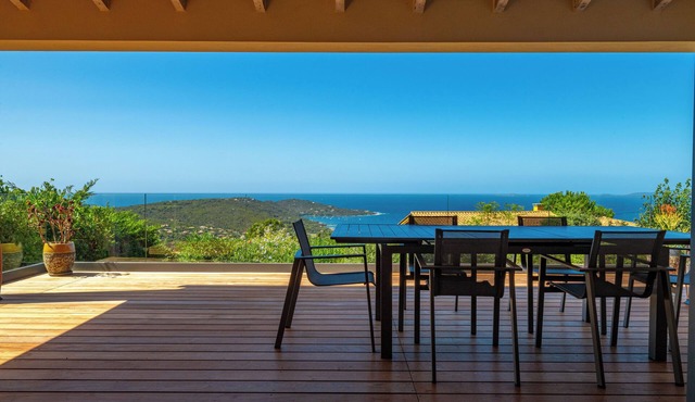 Fully renovated family home, authentic setting, 5min from the beach