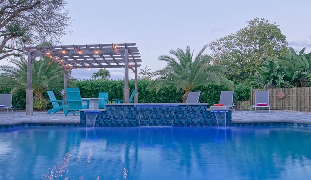 Fully Renovated Family Retreat Huge Pool Pet Friendly EV Charger