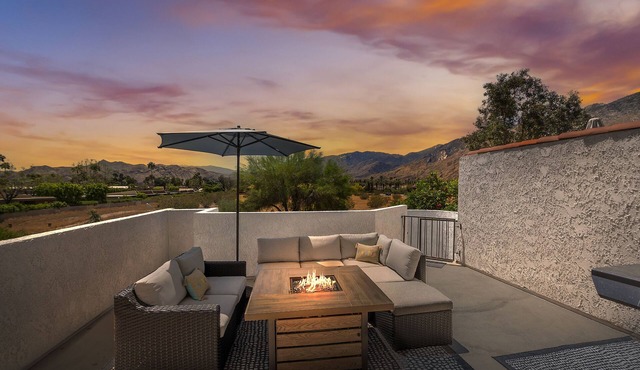 Fully renovated! Fantastic 2BR-prime location, mountain views, sparkling pool.