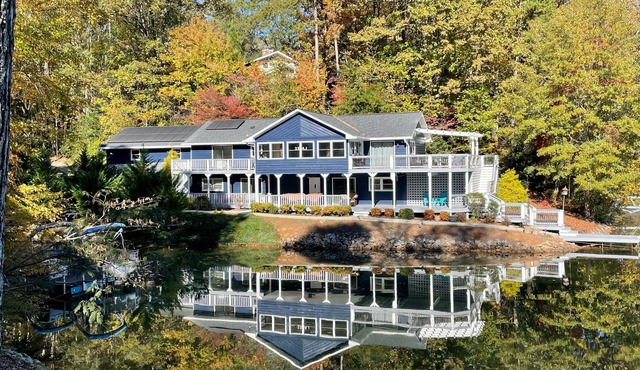 Fully renovated family/elderly friendly home on Lake Keowee - 15 min to Clemson