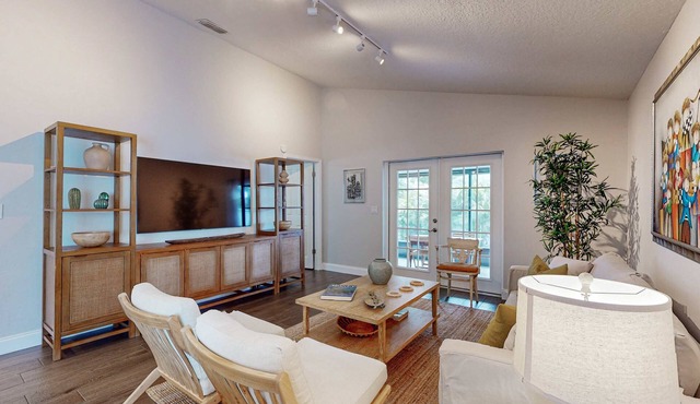 Fully renovated family friendly with covered patio hot tub central location