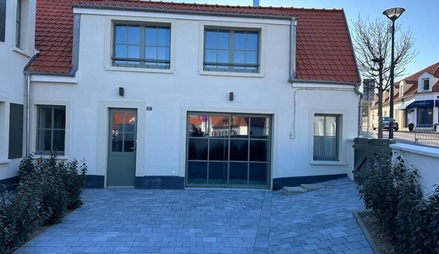 FULLY RENOVATED FAMILY HOME IN VILLAGE CENTER WITH ALL COMFORTS