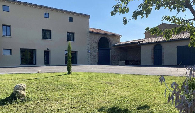 Fully renovated farmhouse, 5 minutes from a medieval bastide.