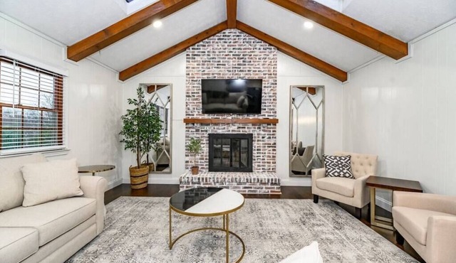 Fully Renovated | Finished Basement | Luxury Beds | Games