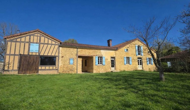 Fully renovated Gers farmhouse with swimming pool. 4-star accommodation